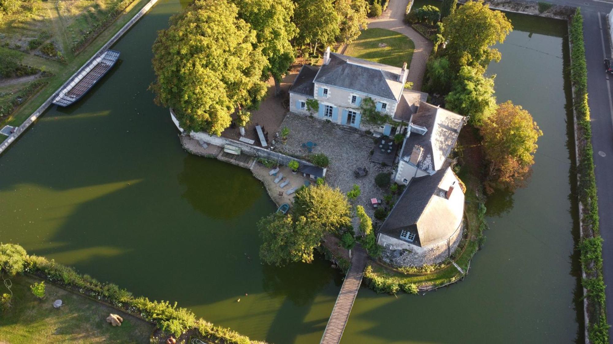 Bed and Breakfast Les Douves Onzain Exterior foto