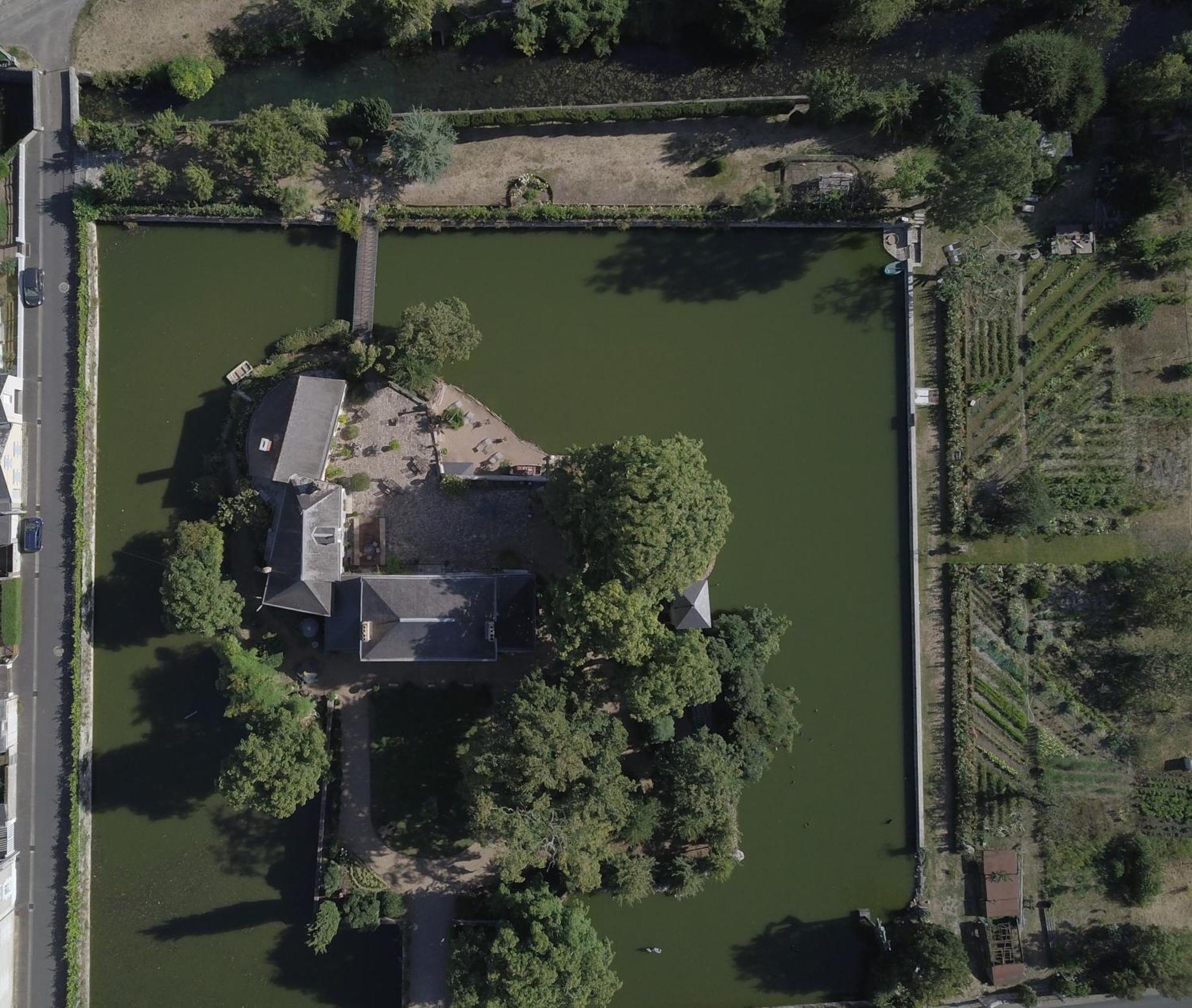 Bed and Breakfast Les Douves Onzain Exterior foto